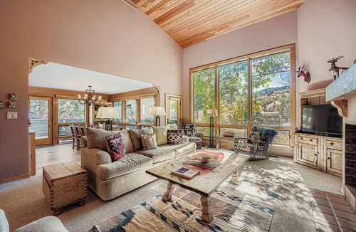 Vail House | 242 m² House ∙ 3 bedrooms ∙ 6 guests