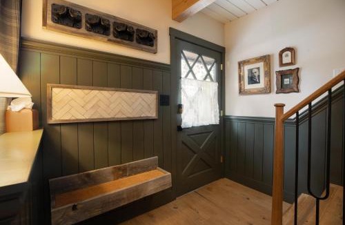 Vail House | 2456 Chamonix B2