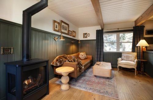 Vail House | 2456 Chamonix B2