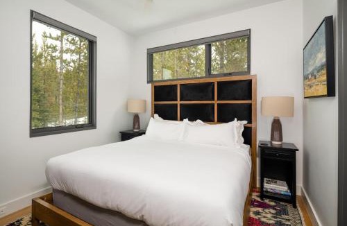 Big Sky House | 27 Lake Cabin