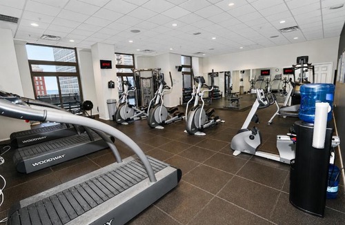 The Loop Apartment | 29th Floor 2BR Suite with Balcony and Gym