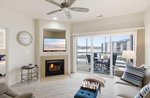 Lake Ozark Apartment | 2B 2B Lake View Pool Hot Tub