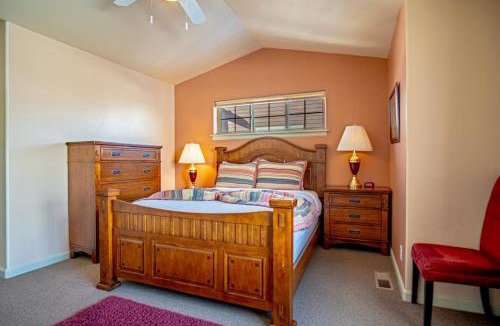 Hailey House | 2BD Sweetwater Condo - Community Park, Pool + Hot Tub