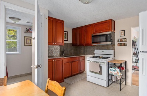 Corcoran Apartment | 2BR Apartment with Private Office Near Downtown - Dahlia