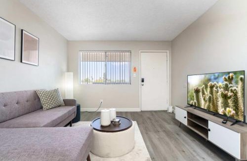 Tempe Apartment | 2BR Charming Mesa Stay Sleeps 4 Near Downtown