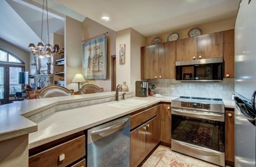 Edwards Apartment | 2BR Condo in Arrowhead Village - 5 Minute Walk to Chairlift, Mountain Views! condo