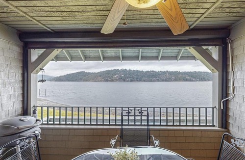 Coeur d'Alene House | 2BR Condo Lake Access Balcony & Pool