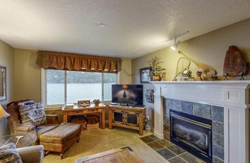 Coeur d'Alene House | 2BR Condo Lake Access Balcony & Pool