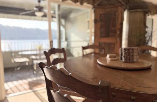 Coeur d'Alene House | 2BR Condo Lake Access Balcony & Pool