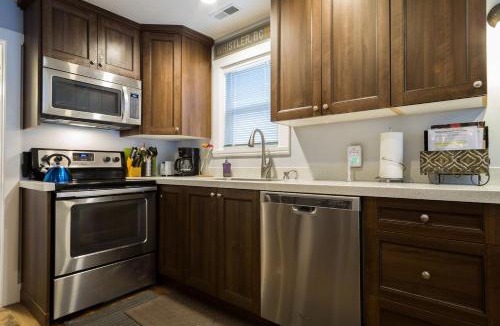North Park City Apartment | 2br Empire Avenue WALK to Lifts and Main St - No Car Required!