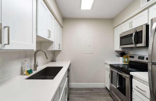 Mesa Apartment | 2BR Modern Mesa Stay Near DT with Pools & Gym