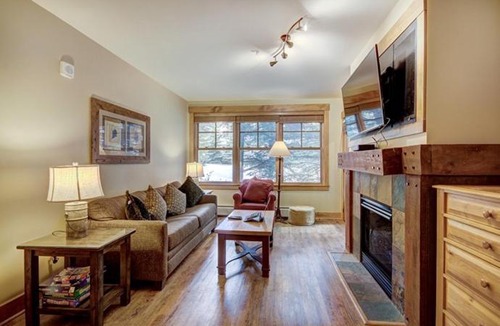 River Run House | 2BR plus Murphy - Springs 8802 Condo - Short Walk to Gondola- Kids Ski Free! townhouse