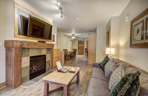 River Run House | 2BR plus Murphy - Springs 8802 Condo - Short Walk to Gondola- Kids Ski Free! townhouse