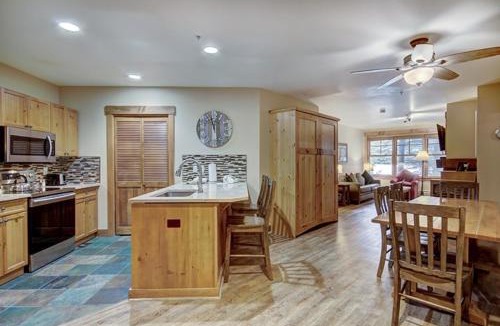 River Run House | 2BR plus Murphy - Springs 8802 Condo - Short Walk to Gondola- Kids Ski Free! townhouse