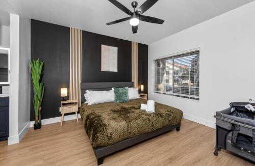 North Scottsdale Apartment | 2BR Retreat-Pool, Yoga Rm, Gym, Cabanas, BBQ,Prkng