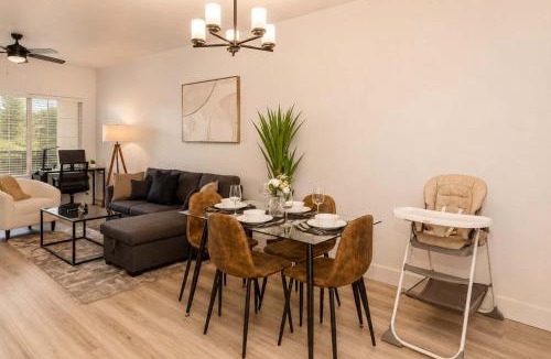 North Scottsdale Apartment | 2BR Sleeps 8 - Pools Gym Hot Tub Pickleball