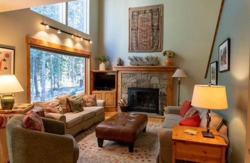 Warrior's Mark House | 3 BDR Mountain Home with Hot Tub Minutes to Lifts