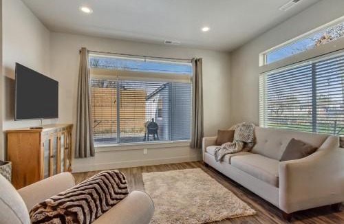 Layton House | 3 Bed 2 Bath King Beds with Smoker Grill