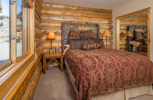 West Yellowstone House | 3-bedroom, 4-bathroom Hebgen Lakeshore Retreat 16 minutes from Yellowstone