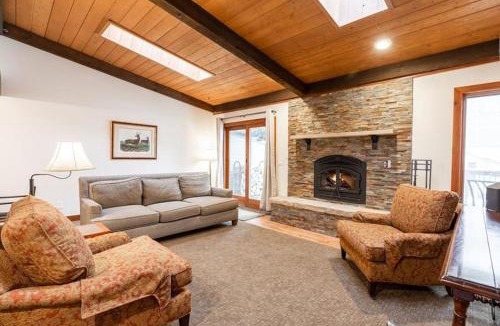 Intermountain House | 3-Bedroom Meadow Creek Townhom townhouse