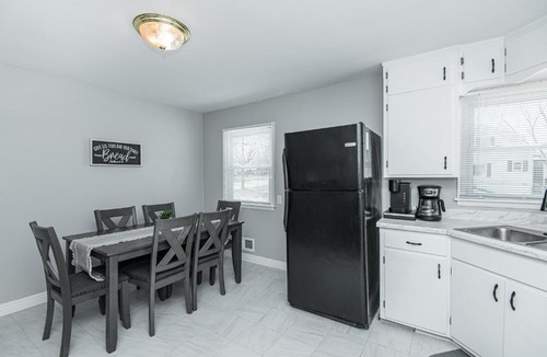 East Side Pioneers Apartment | 3 Bedroom Show stopper 4 minutes to Mayo Clinic