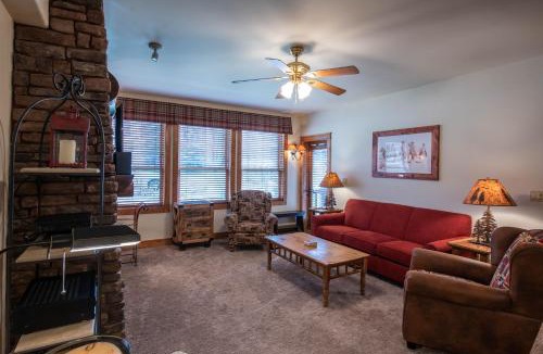 Mount Crested Butte Apartment | 3 Br- Sleeps 8 with Jetted Tub - No CF
