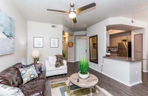 Paradise Valley Village House | 3 BR - TPC Golf, Shopping & Dining 3 miles with Parking -1025
