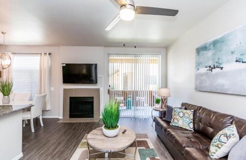 Paradise Valley Village House | 3 BR - TPC Golf, Shopping & Dining 3 miles with Parking -1025