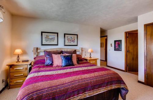 Mount Crested Butte Apartment | 3 Br Unit With Fireplace & Mountain Views Condo