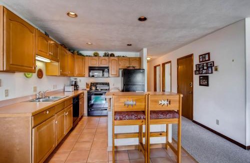 Mount Crested Butte Apartment | 3 Br Unit With Fireplace & Mountain Views Condo