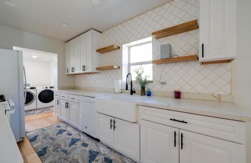 Encanto House | 3 Mi to Dtwn! Family & Pet-Friendly Gem in Phoenix