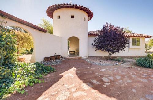 Pahrump House | 3 Mi to Dtwn Pahrump: Romantic Desert Oasis