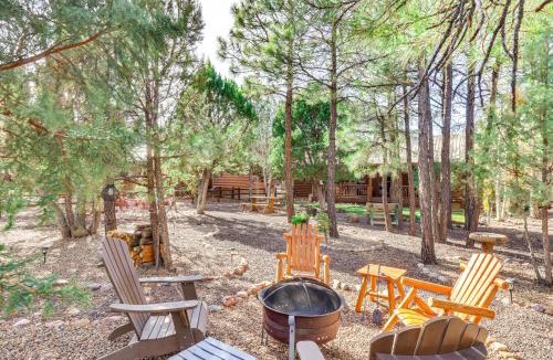Show Low House | 3 Mi to Fool Hollow Lake: Cozy Cabin w/Fire Pit