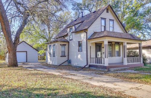 Beatrice House | 3 Mi to Golf - Beatrice Vacation Home!