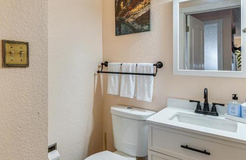 Arvada House | 3 Mi to Old Town Arvada! Family Townhome w/Patio