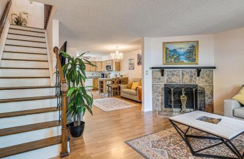 Arvada House | 3 Mi to Old Town Arvada! Family Townhome w/Patio
