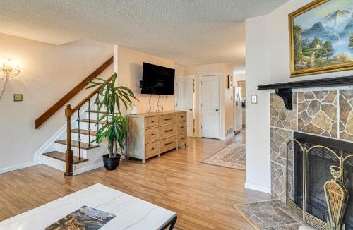 Arvada House | 3 Mi to Old Town Arvada! Family Townhome w/Patio