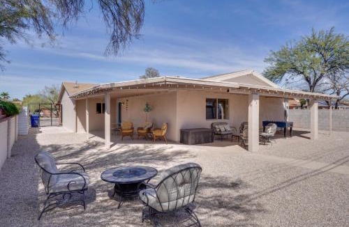 Campus Farm House | 3 Mi to University of Arizona Campus! Group Escape