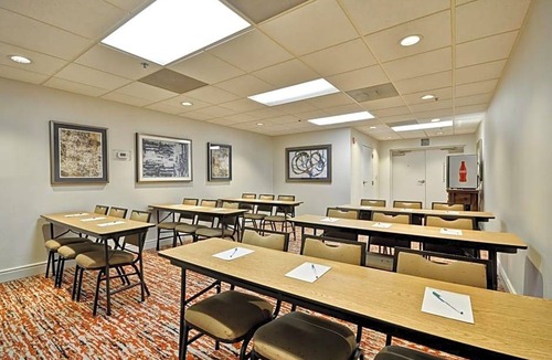 Camelback East Hotel | 3-Star Hotel ∙ Homewood Suites by Hilton Phoenix-Biltmore