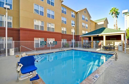 Camelback East Hotel | 3-Star Hotel ∙ Homewood Suites by Hilton Phoenix-Biltmore
