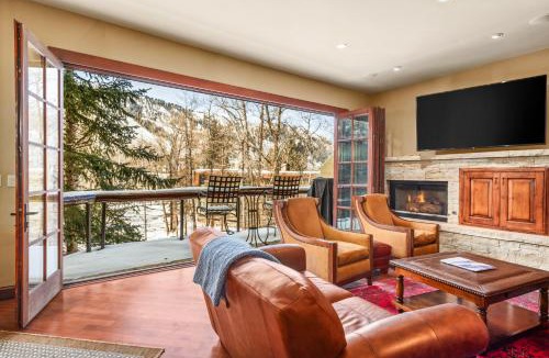 Aspen House | 315 Park Avenue, Luxury Townhouse with River Views in Aspen
