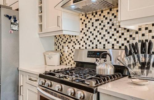 Skyland House | 3152 N Josephine St