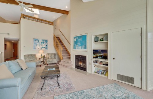 Charlevoix House | 341 Edgewater Inn