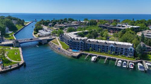 Charlevoix House | 345 Edgewater Inn