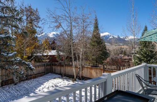 Willow Grove House | 345 Rainbow Court : 2