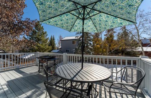Willow Grove House | 345 Rainbow Court : 2