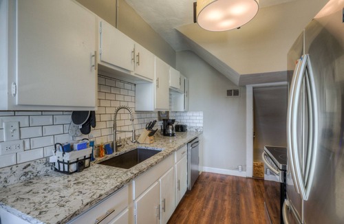 Downtown Omaha House | 3509 Fabulous Midtown Townhome! Walk to TWO entertainment districts!