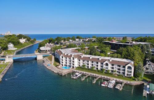 Charlevoix House | 357 Edgewater Inn