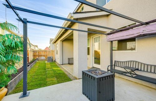Visalia House | 36 Mi to Sequoia NP: Pet-Friendly Home w/Dog Run!