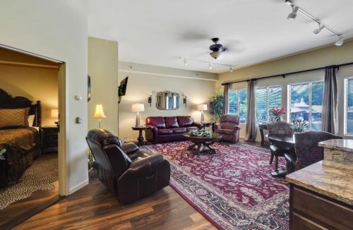 Charlevoix House | 377 Edgewater Inn